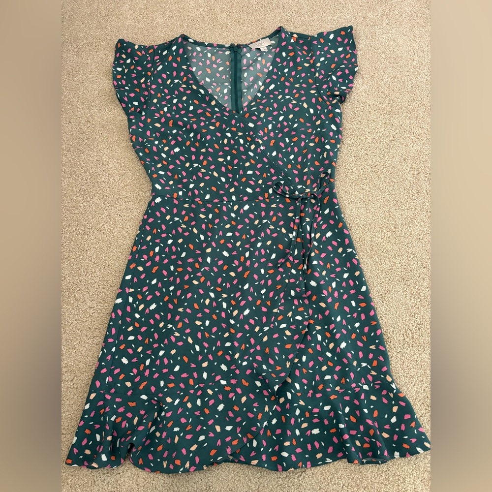 Women’s LOFT outlet V-neck flutter sleeve wrap dress with a confetti print sz 2
